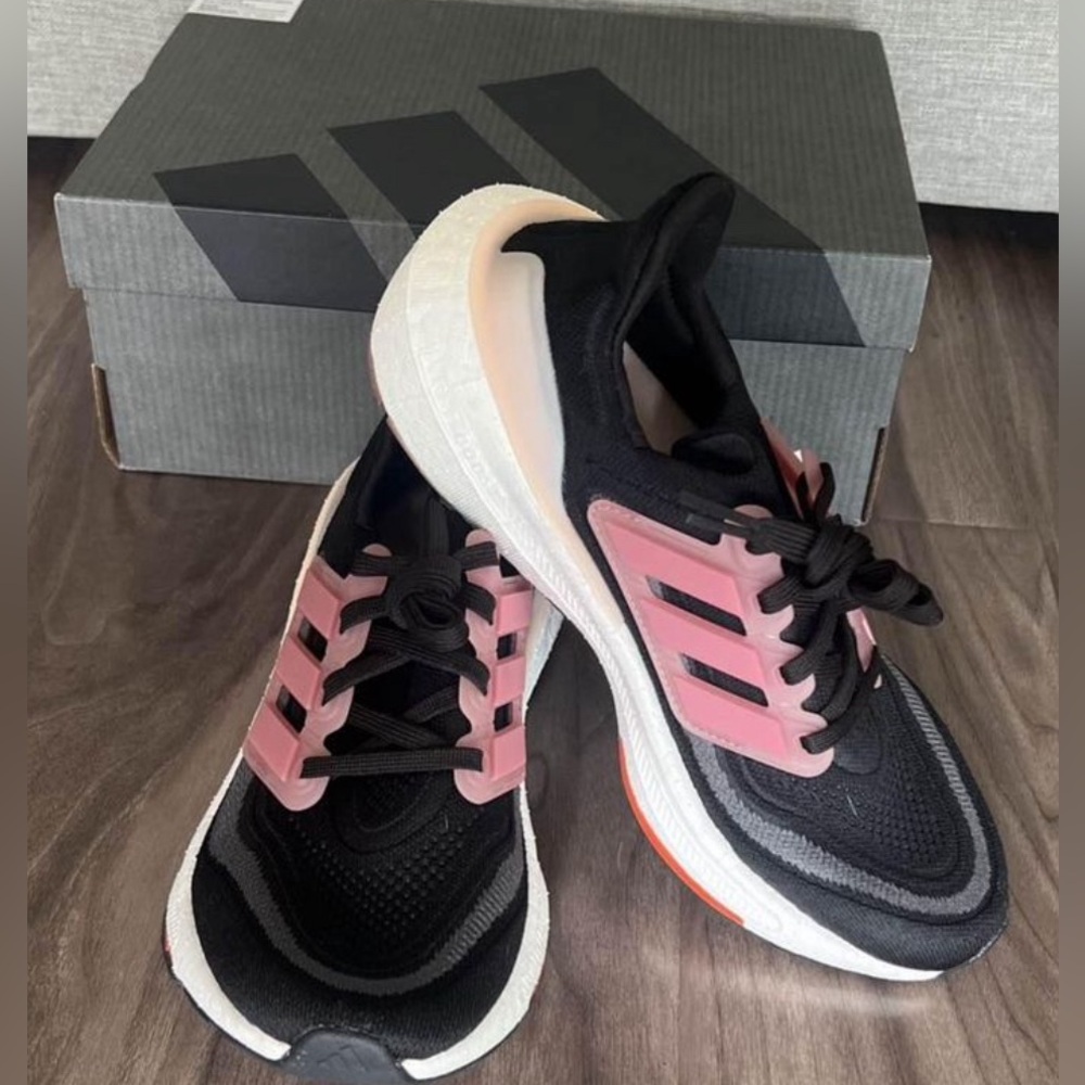 Adidas Women’s Ultra Boost Light Size 7/7.5 BRAND NEW IN BOX